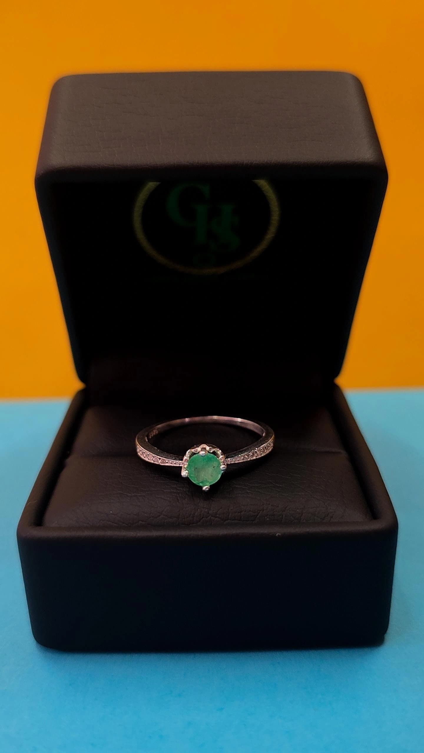 Anillo plata ley 925 con esmeralda certificada