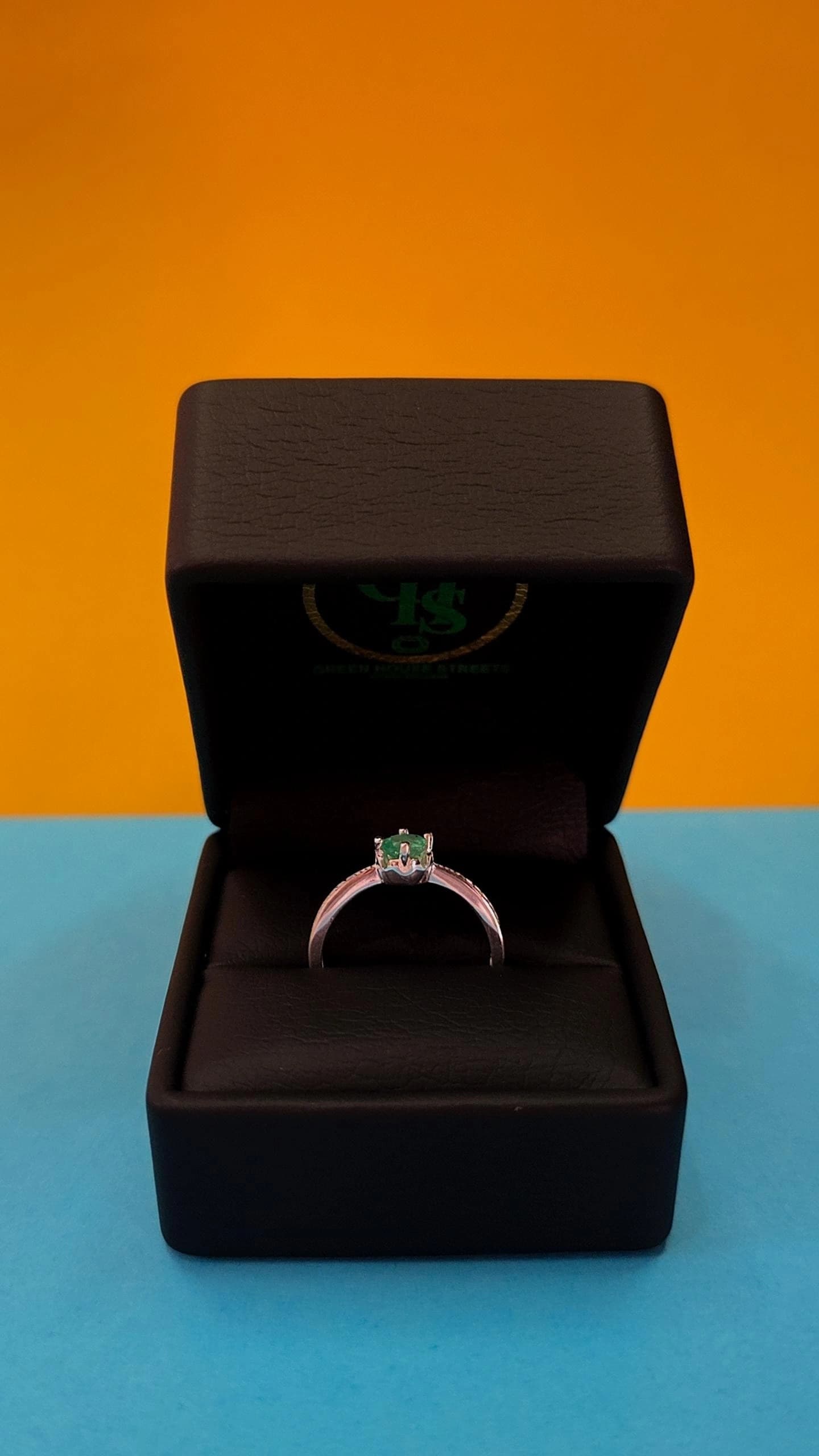 Anillo plata ley 925 con esmeralda certificada