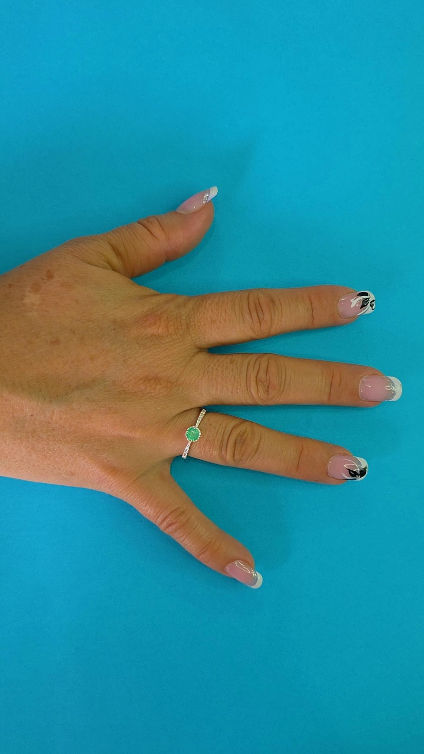 Anillo plata ley 925 con esmeralda certificada