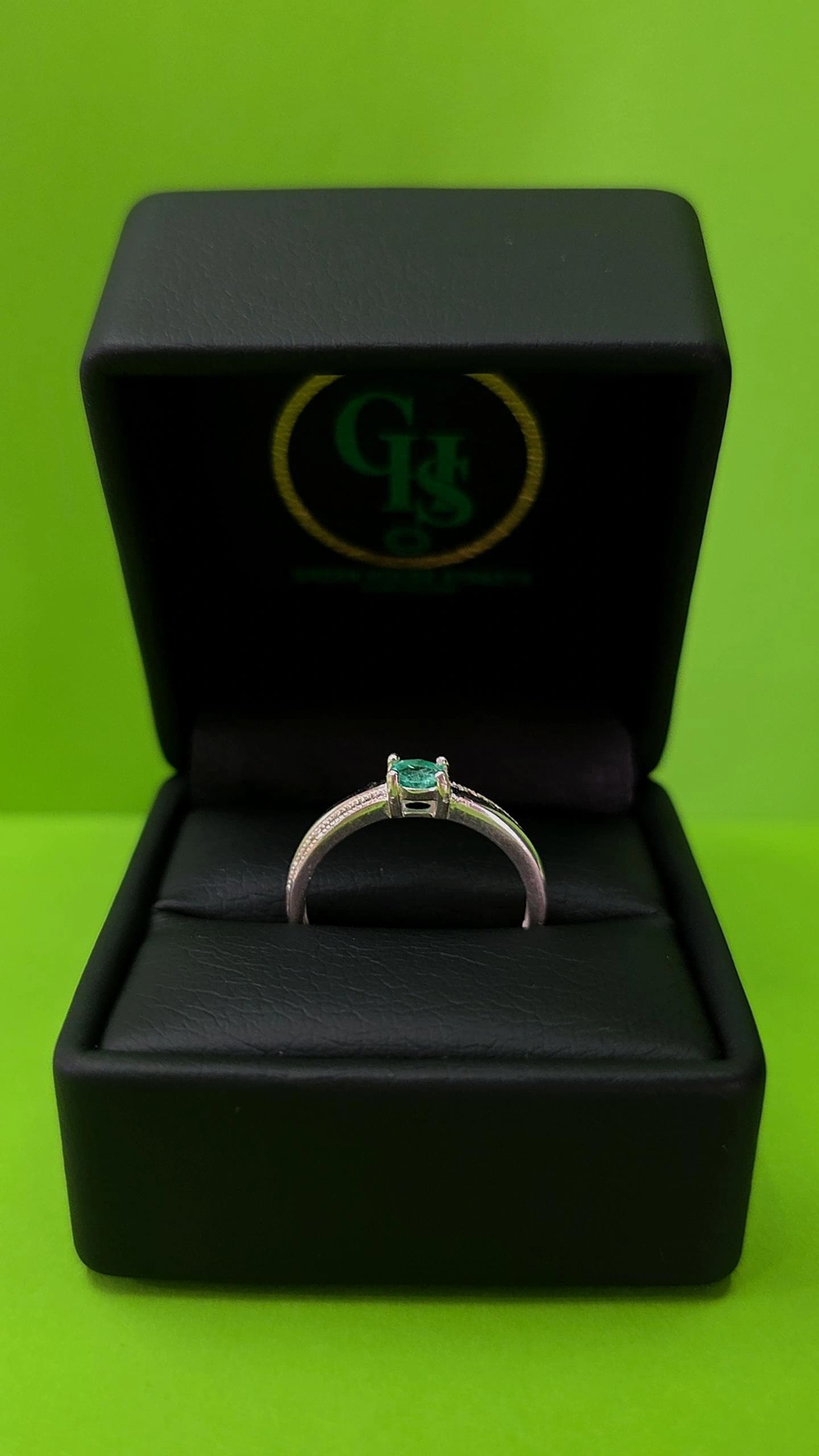 Anillo plata ley 925 con esmeralda certificada