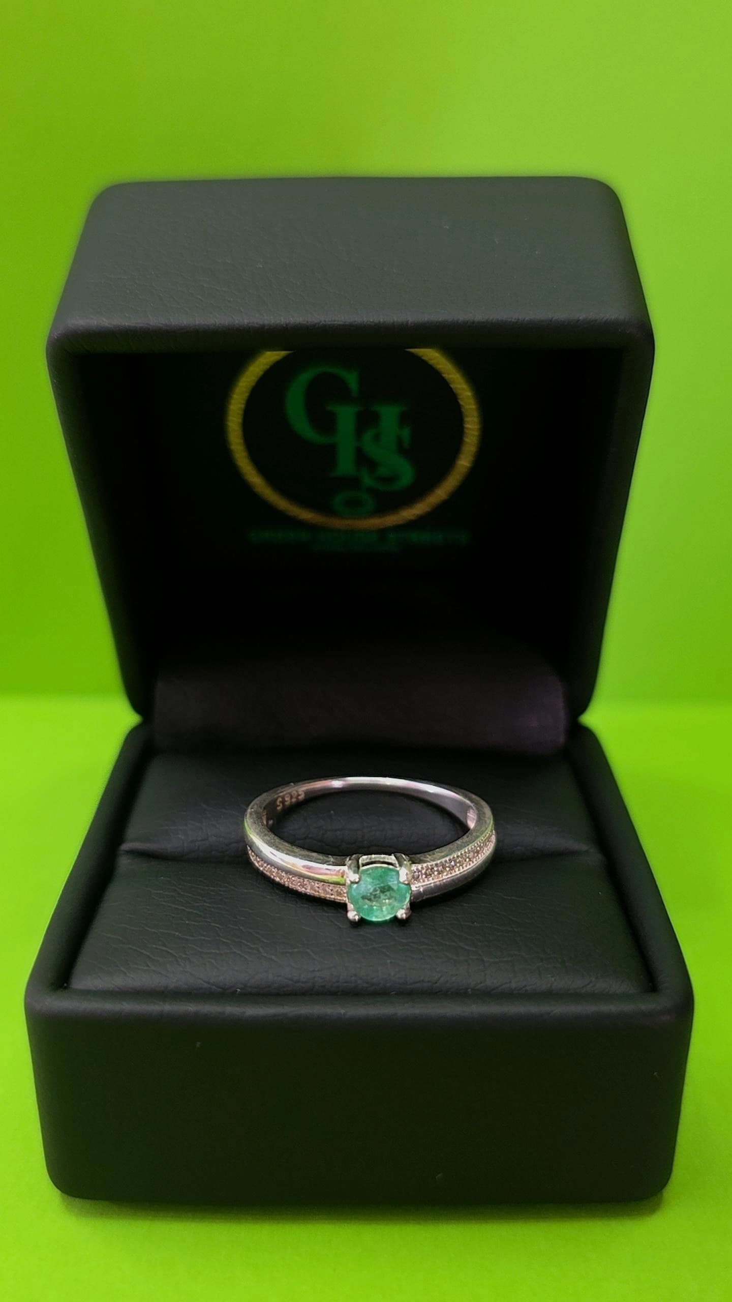 Anillo plata ley 925 con esmeralda certificada