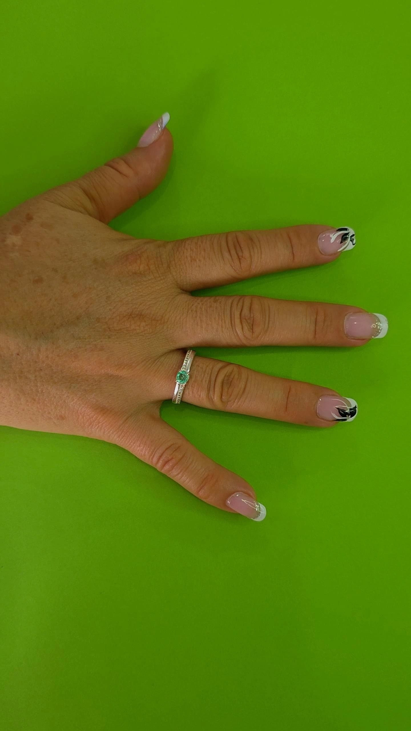 Anillo plata ley 925 con esmeralda certificada