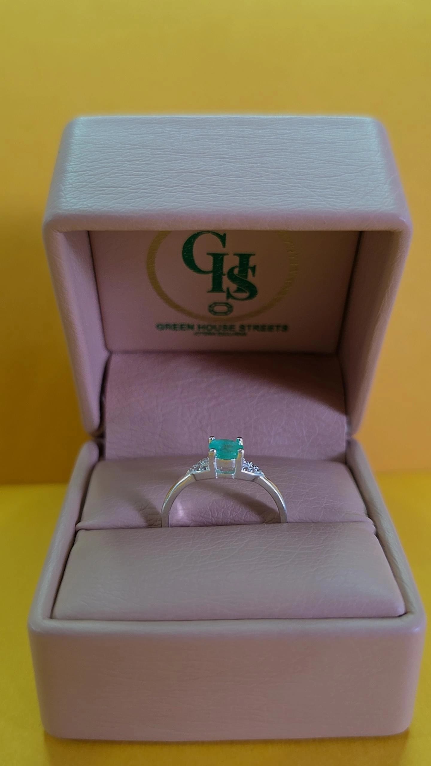 Anillo en plata 925 con esmeralda certificada