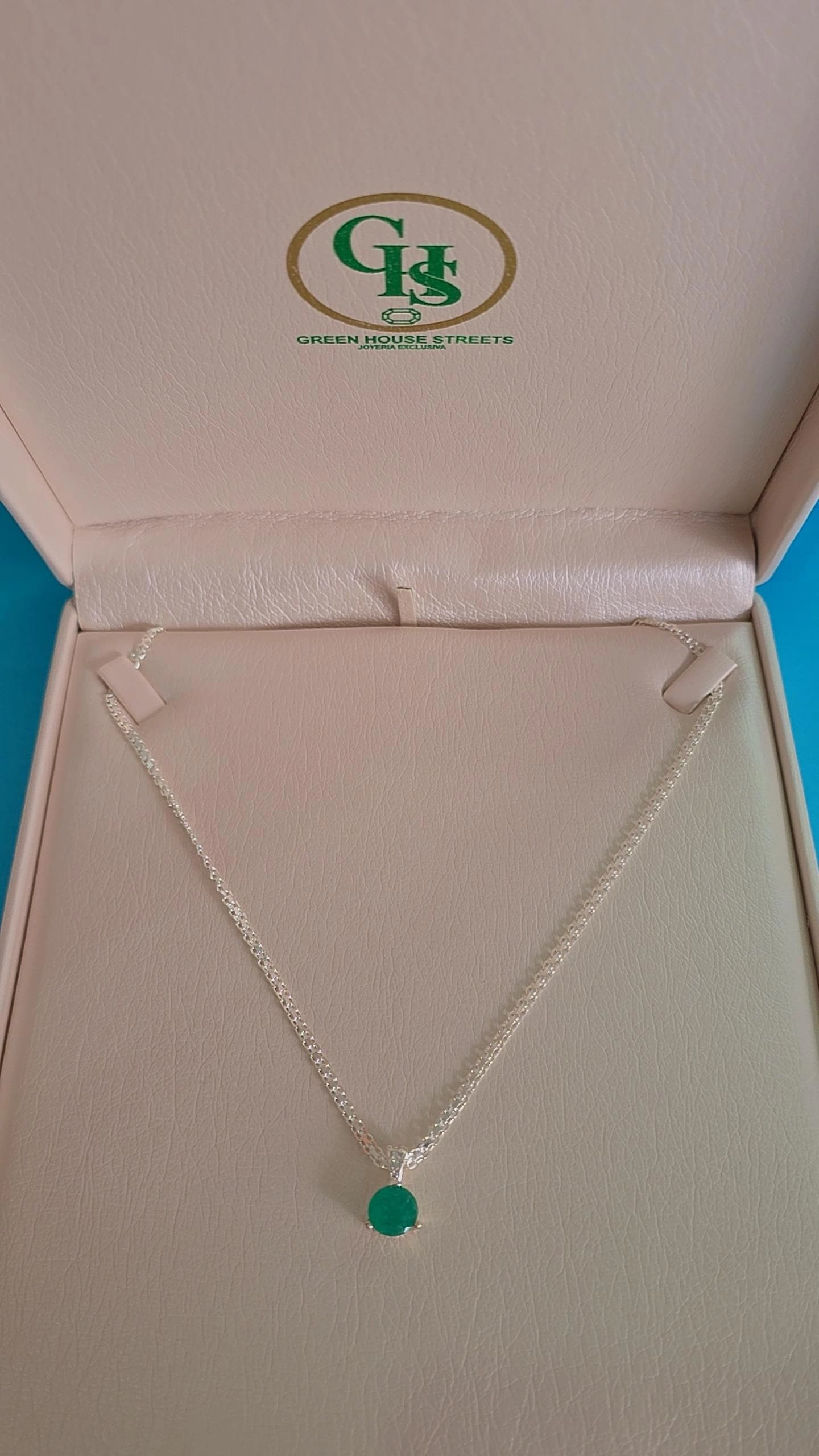 Cadena en plata 925 con esmeralda de buen peso certificada