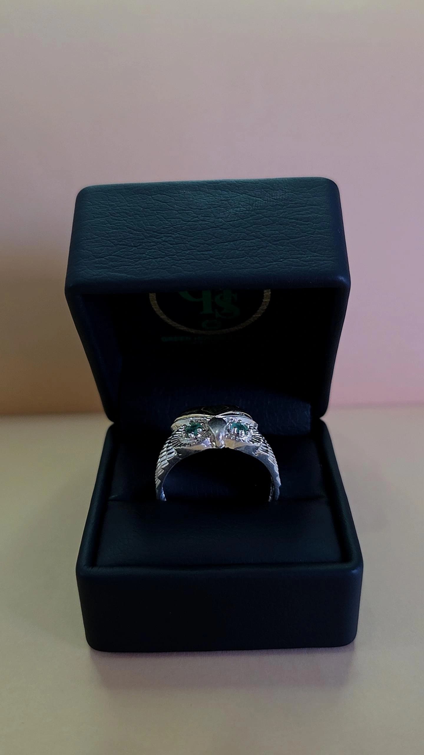 Anillo Búho plata ley 925 con esmeralda certificada