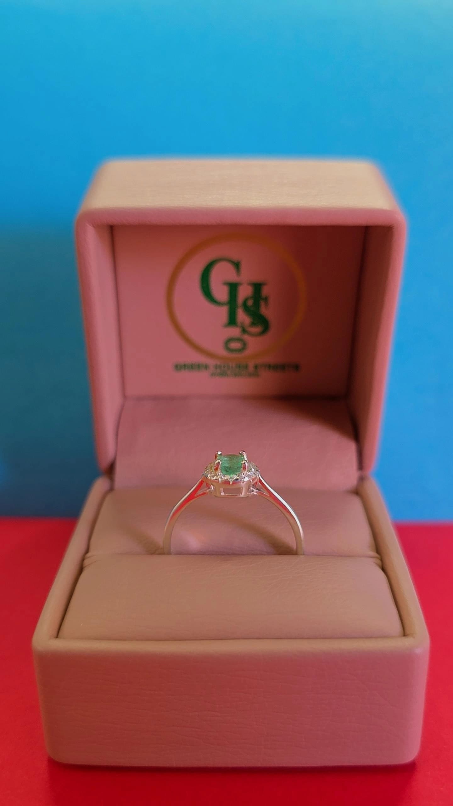 Anillo en plata ley 925 con esmeralda certificada