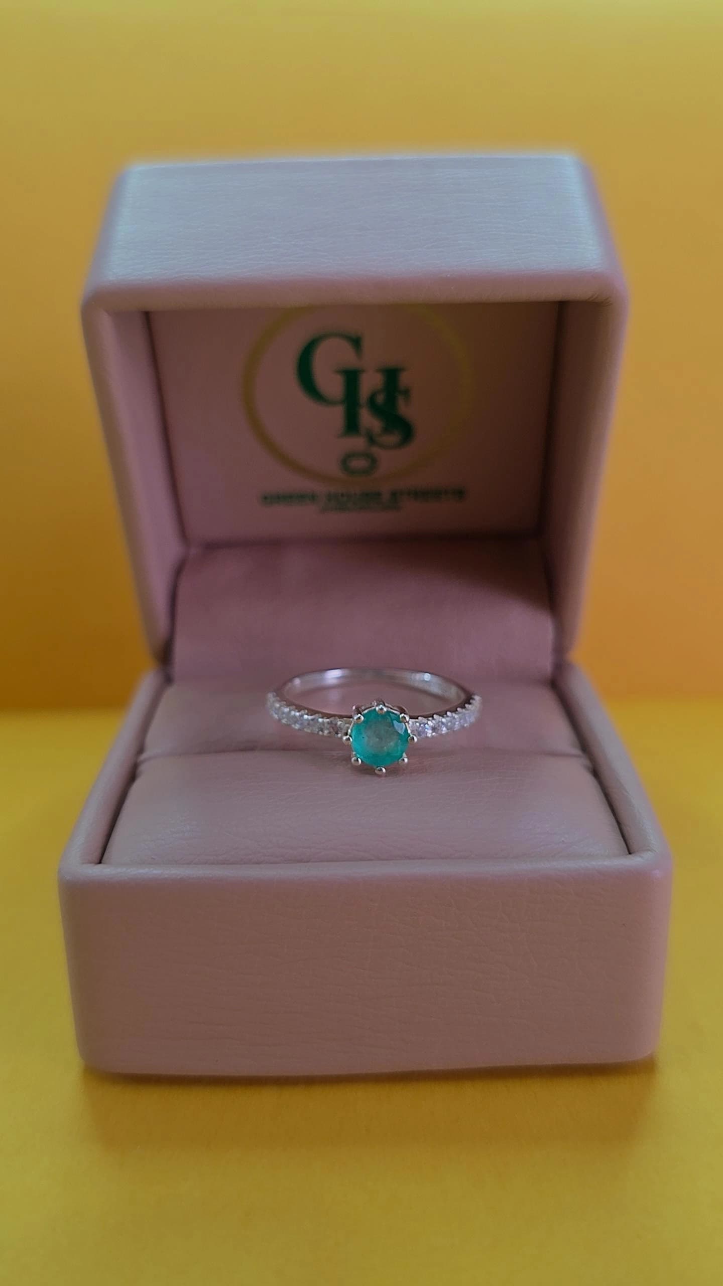 Anillos en plata ley 925 con esmeralda certificada