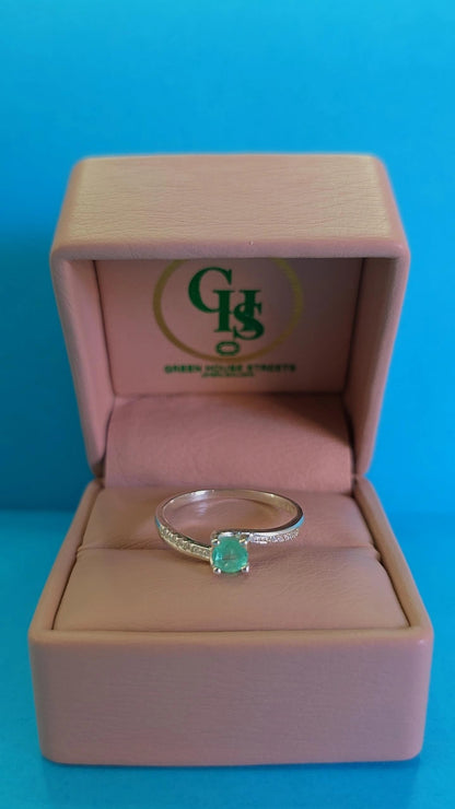 Anillo en plata ley 925 con esmeralda certificada