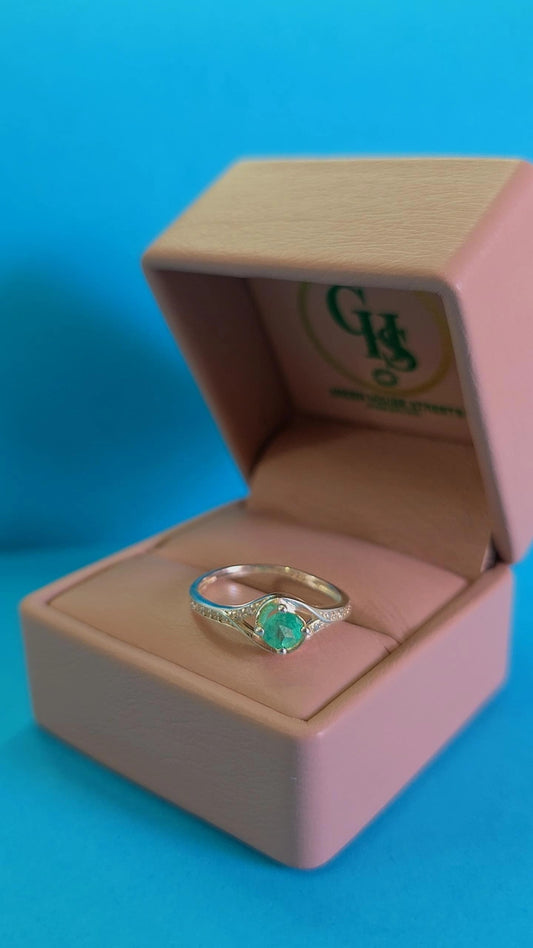 Anillo en plata ley 925 con esmeralda certificada