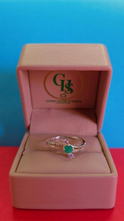 Anillo en plata ley 925 con esmeralda certificada