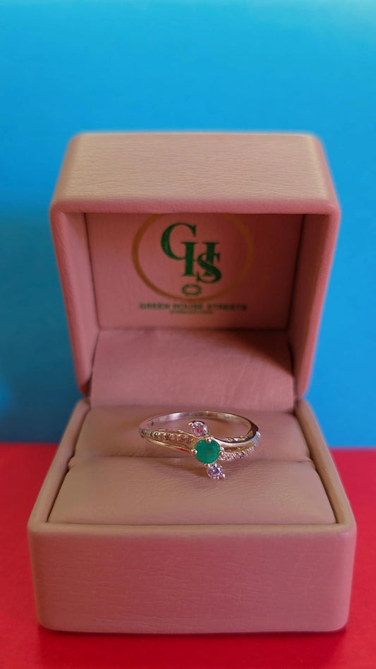 Anillo en plata ley 925 con esmeralda certificada