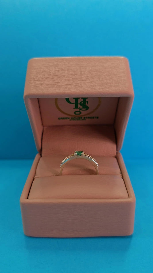 Anillo en plata ley 925 con esmeralda certificada