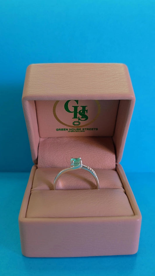 Anillo en plata ley 925 con esmeralda certificada