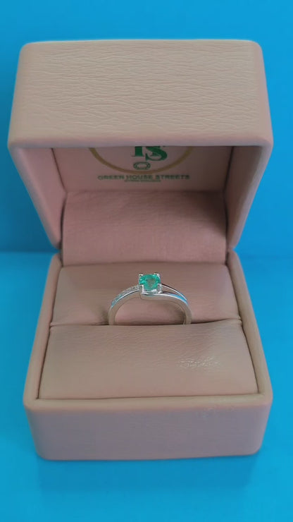 Anillo en plata ley 925 con esmeralda certificada