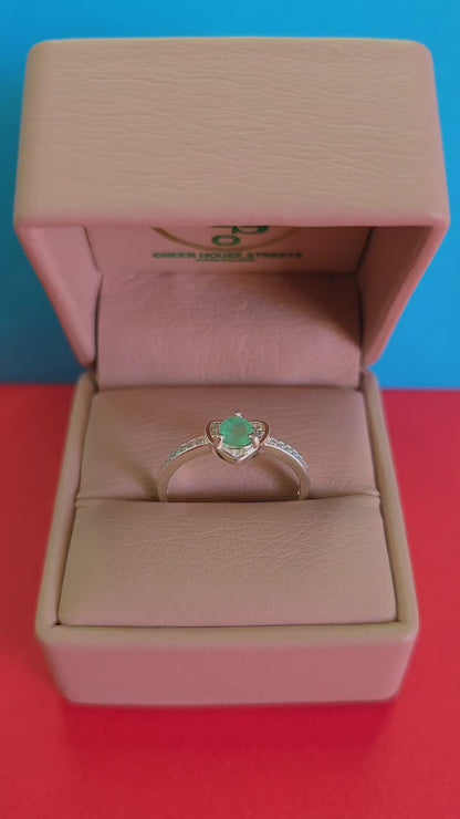 Anillo forma de corazón en plata 925 con esmeralda