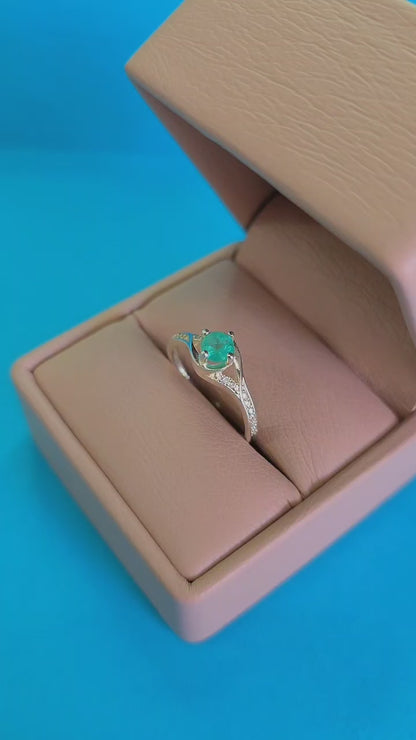 Anillo en plata ley 925 con esmeralda certificada