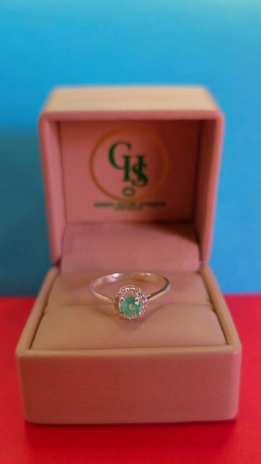 Anillo en plata ley 925 con esmeralda certificada