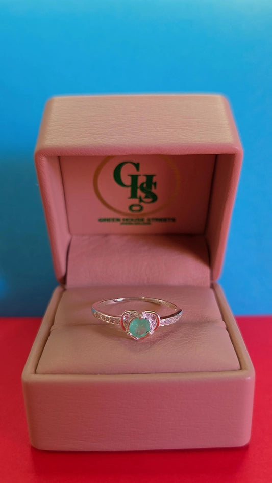 Anillo forma de corazón en plata 925 con esmeralda